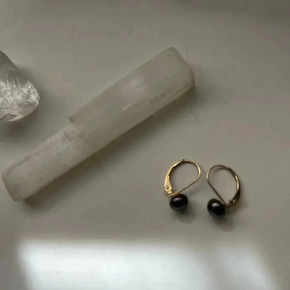 14K gold & Black Tahitian Pearl  Earrings - Picture 3 of 9